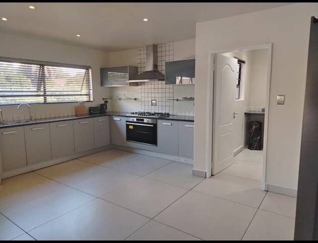 4 BEDROOM APARTMENT FOR SALE IN SANDOWN